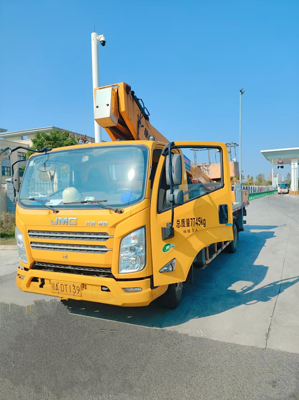 駕駛高空作業(yè)車(chē)駕駛員要注意哪些距離調(diào)節(jié)事項(xiàng)